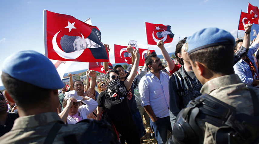 تركيا تعتقل العشرات على خلفية محاولة الانقلاب