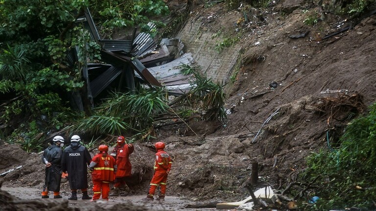 انهيارات طينية في السلفادور وعشرات القتلى والمفقودين
