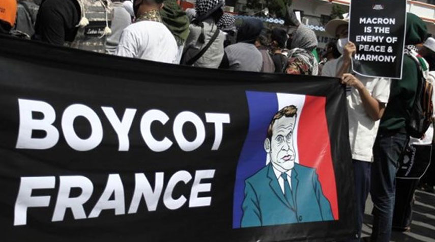 تظاهرات في اندونيسيا تطالب ماكرون بالاعتذار وطرد السفير