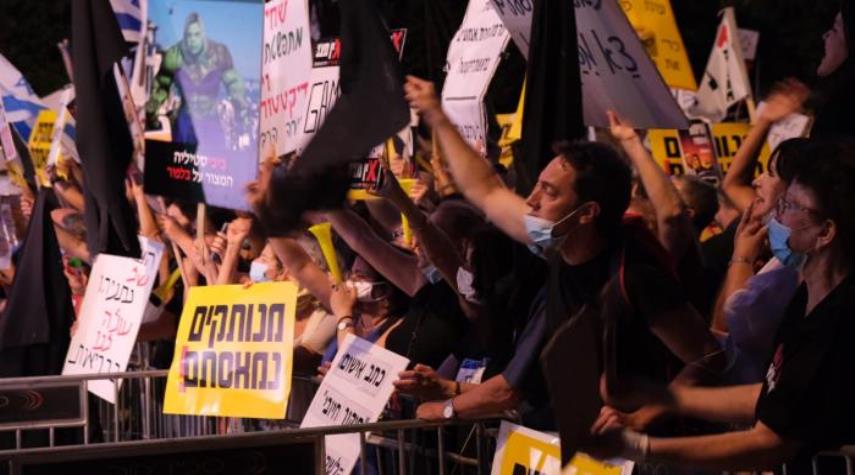 آلاف الصهاينة يتظاهرون للمطالبة باستقالة نتنياهو