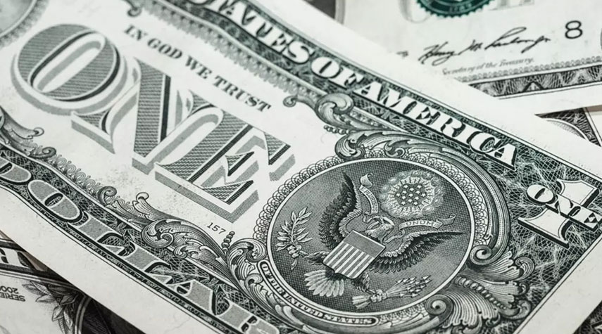الدولار يهبط لأدنى مستوى في عامين ونصف العام