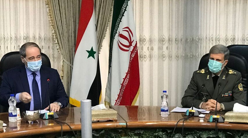 وزير الدفاع الايراني: مصممون على التعاون لإعادة إعمار سوريا