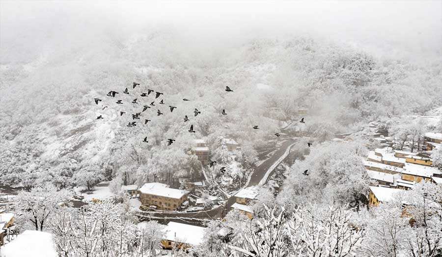 بالصور: «ماسوله» بالأبيض .. الثلوج تغطي رائعة جيلان السياحية 
