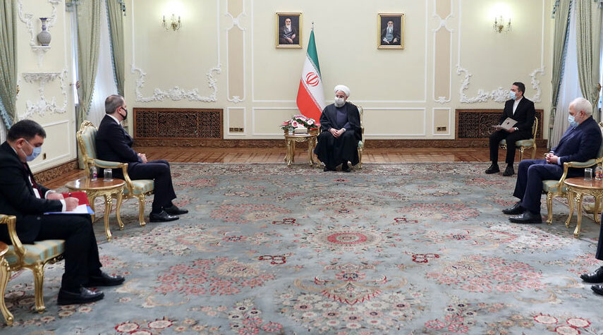 الرئيس الايراني يؤكد أهمية توسيع العلاقات بين طهران وباكو