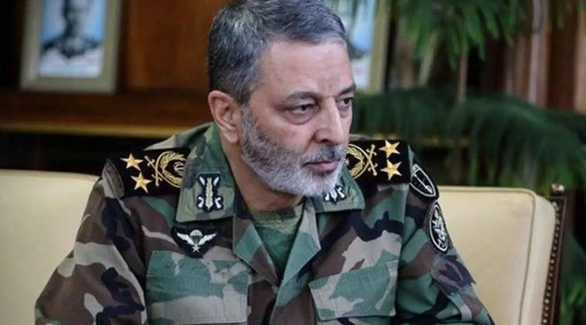 قائد الجيش: الشعب الايراني لن يتخلى عن الدماء الطاهرة لأبنائه