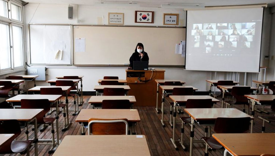 كوريا الجنوبية تغلق المدارس بسبب ارتفاع إصابات كورونا
