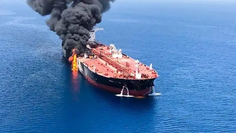 ناقلة بريطانية تتعرض لنيران في ميناء جدة بالسعودية