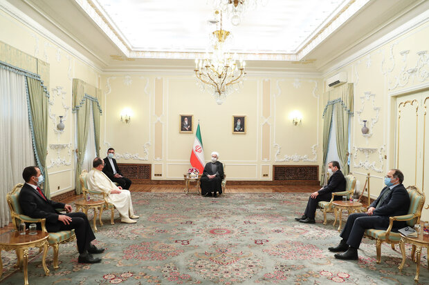الرئيس الإيراني يتسلم أوراق اعتماد خمسة سفراء لدى طهران