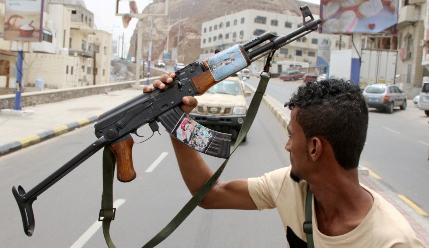 اشتباكات عنيفة بين مرتزقة العدوان في اليمن