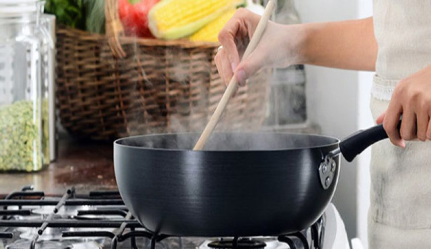 طرق بسيطة للتخلص من رائحة الطهي العالقة بالمطبخ