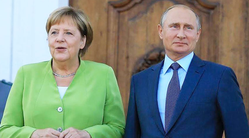 الرئيس الروسي وميركل يناقشان آفاق الإنتاج المشترك للقاحات