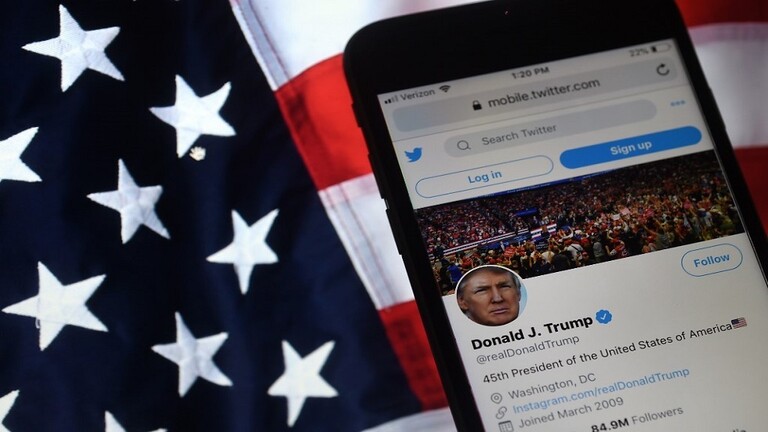 "تويتر" يعلق حساب ترامب بشكل دائم