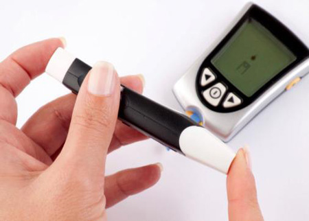 تطوير جهاز يراقب نسبة السكر في الدم باستمرار