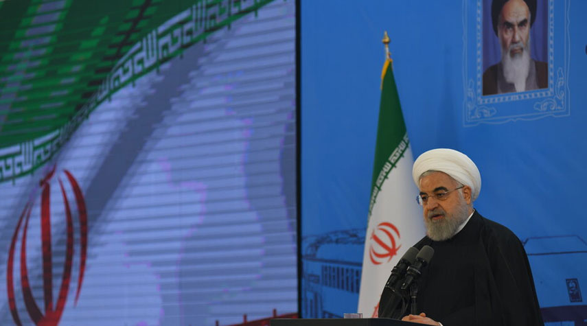 روحاني يؤكد ان الحكومة تولي أهمية كبيرة للخدمات الالكترونية
