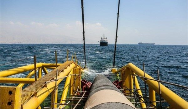 ايران تبدأ تمديد الأنابيب النفطية البحرية لمحطة " جاسك"
