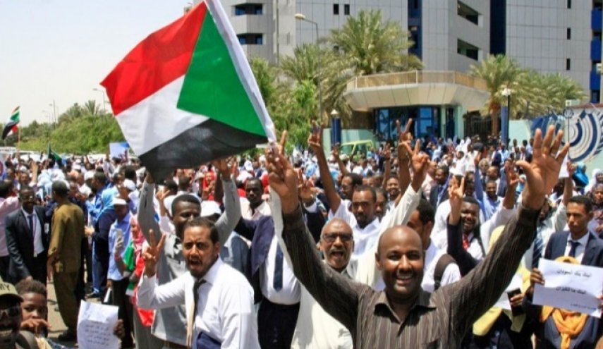 احتجاجات في السودان واغلاق الطرق بالخرطوم