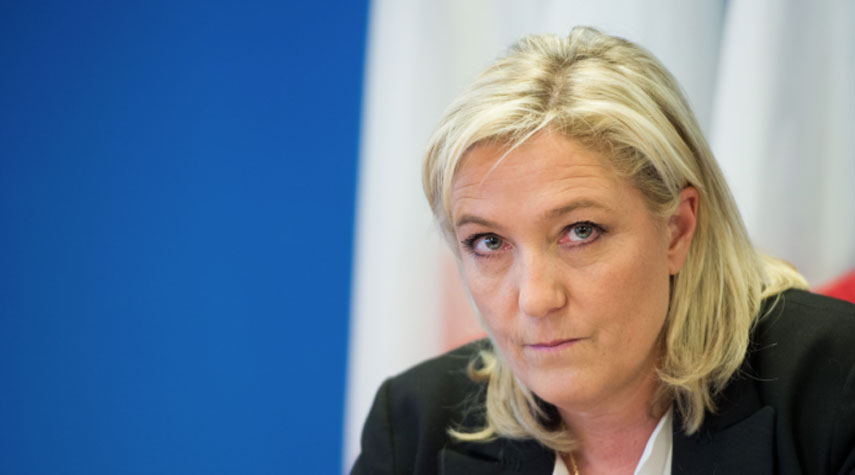 زعيمة اليمين المتطرف في فرنسا تدعو الى حظر "الزي الإسلامي"