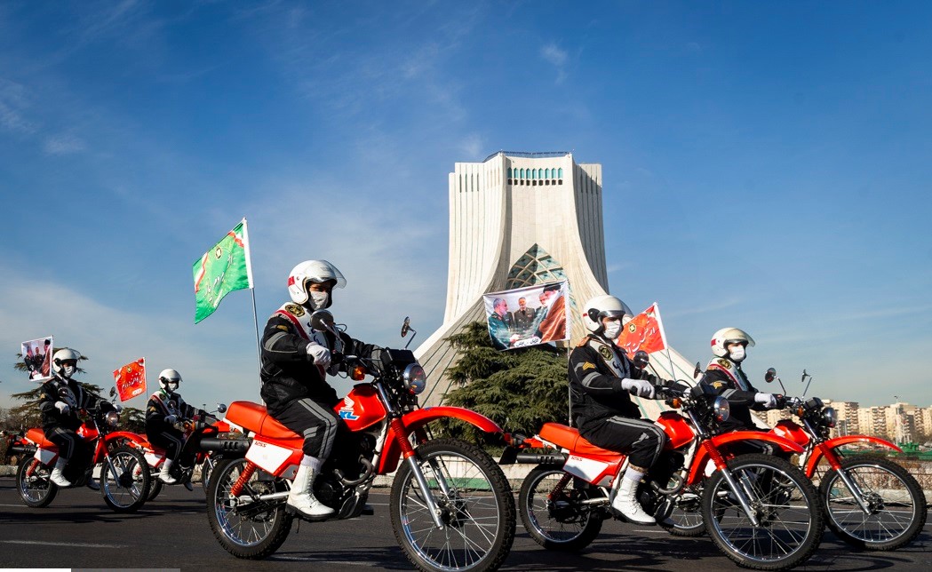 صور.. استعراض بالدراجات النارية في ذكرى انتصار الثورة الإسلامية 