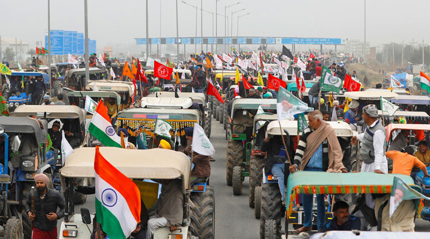 الهند... حفر خنادق حول العاصمة لمنع المزارعين من دخولها