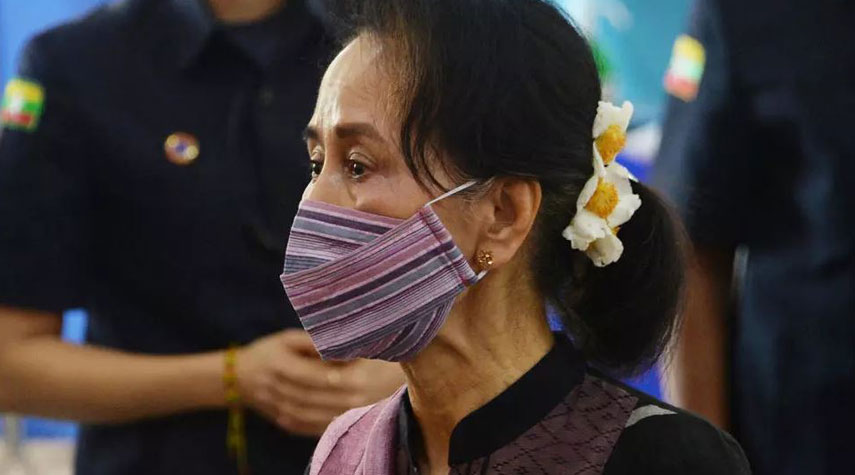 ميانمار... الشرطة توجه اتهامات إلى الزعيمة والرئيس المعتقلين
