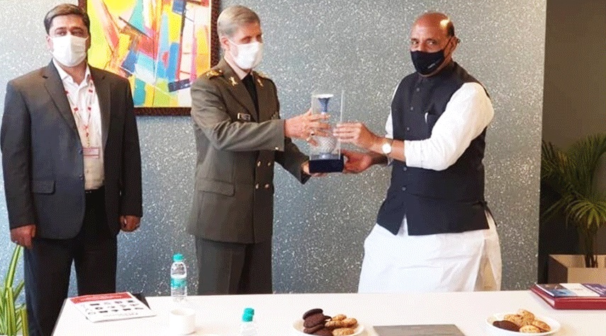 وزير الدفاع الايراني يلتقي نظيره الهندي