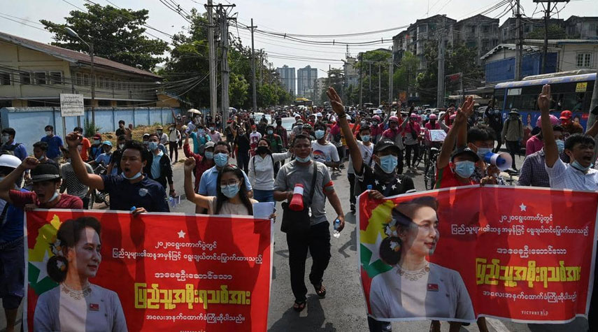 تظاهرات حاشدة في ميانمار احتجاجا على الانقلاب