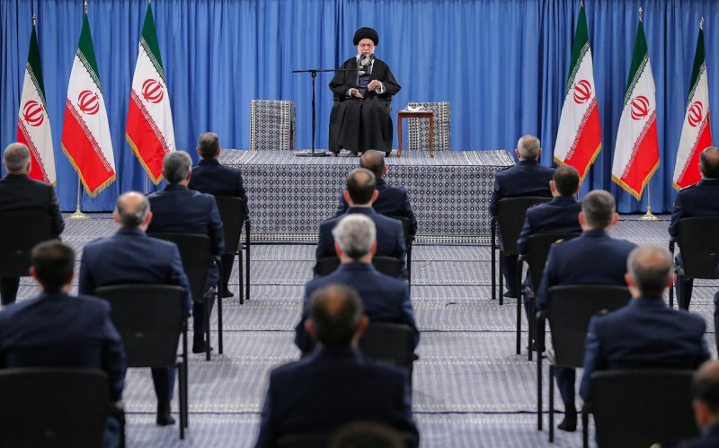 بالصور.. لقاء منتسبي القوة الجوية الإيرانية مع الإمام الخامنئي