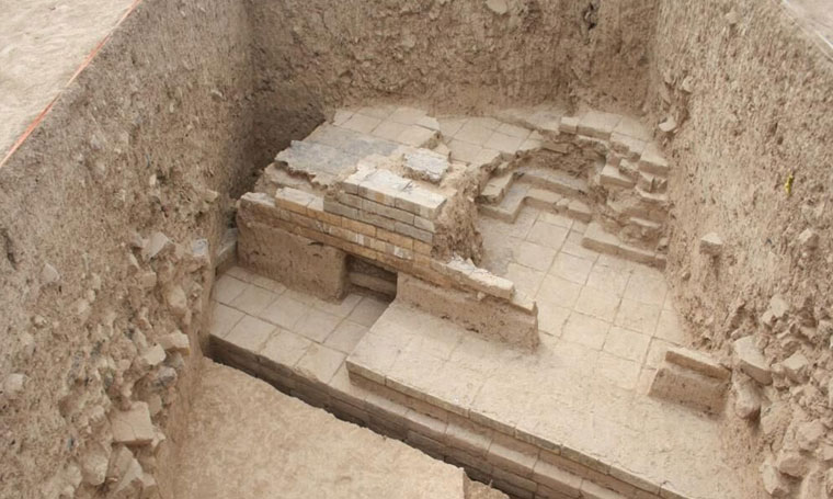 ايران..اكتشاف بوابة "كوروش" بالقرب من موقع "تخت جمشيد" الأثري