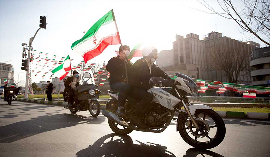 بالصور.. انطلاق مسيرات السيارات والدراجات النارية إحياء لذكرى انتصار الثورة الاسلامية