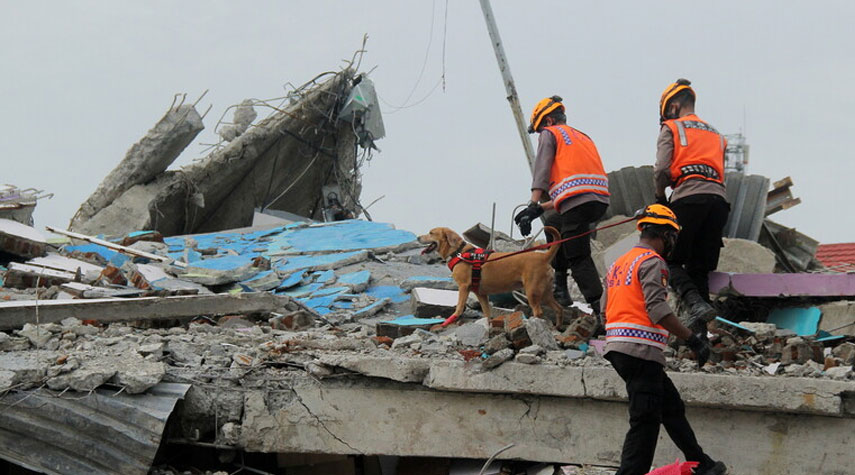 مقتل شخصين وفقدان 16 في إندونيسيا جراء انهيارات أرضية