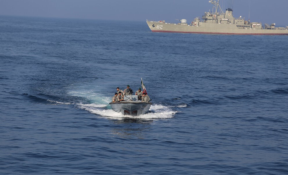 بالصور.. مناورات "حزام الأمن البحري" بين إيران وروسيا في المحيط الهندي