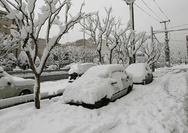 بالصور من ايران... الثلوج تغطي شوارع مدينة بروجرد