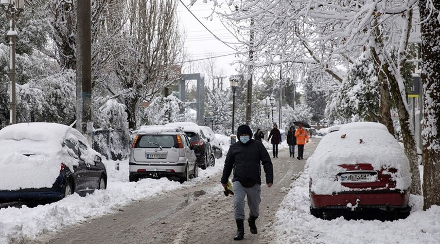 تعليق حملة التلقيح ضد كورونا بسبب الثلوج في اليونان
