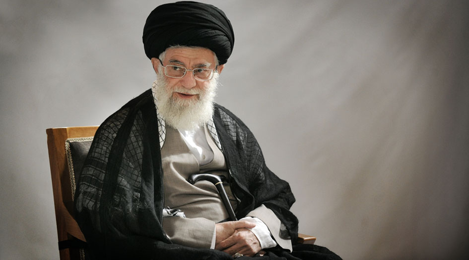 الإمام الخامنئي: الثورة الاسلامية قلدت الشباب وسام "أداء الدور في القضايا الأساسية"