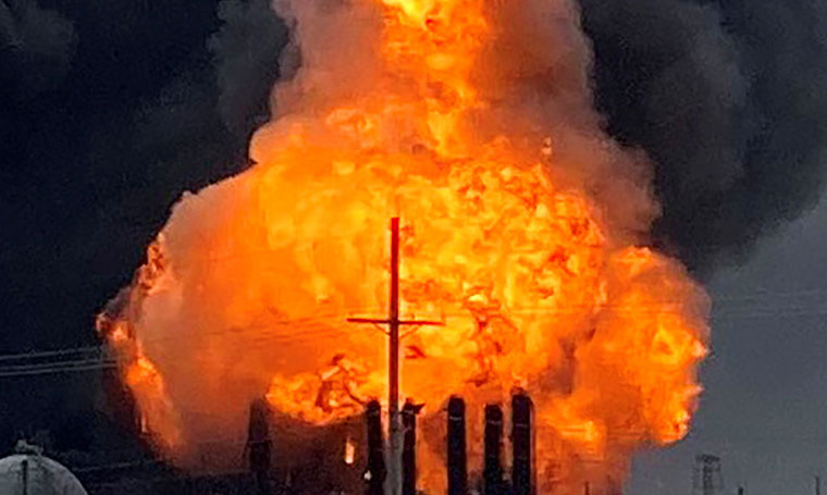 انفجار كبير وسط تكساس الأمريكية في حادث اصطدام مروري