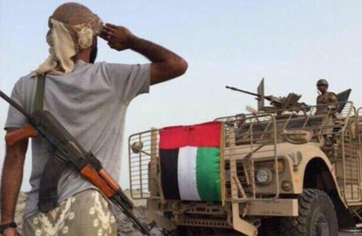 الإمارات تعزز احتلالها لجزيرة سقطرى اليمنية بإرسال عربات عسكرية