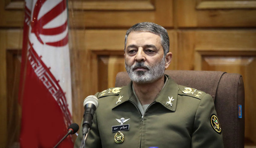 قائد الجيش: الشعب الايراني يقارع نظام الهيمنة منذ اكثر من 40 عاما
