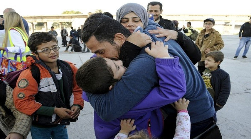 صحيفة: أول دولة أوروبية تجرد لاجئين سوريين من تصاريح الإقامة