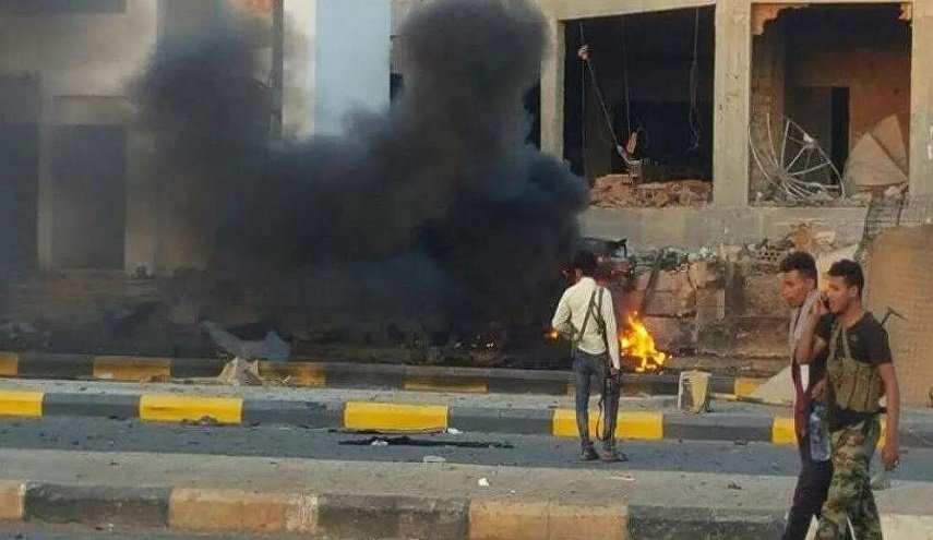 5 قتلى وجرحى عند استهداف موكب قائدين عسكريين في عدن