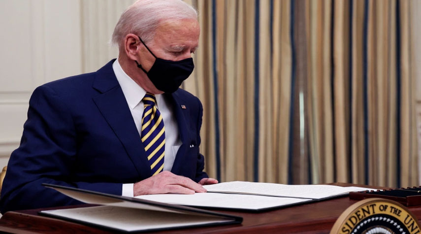 الرئيس الأميركي يمدد قانون الطوارئ بشأن الحظر ضد إيران