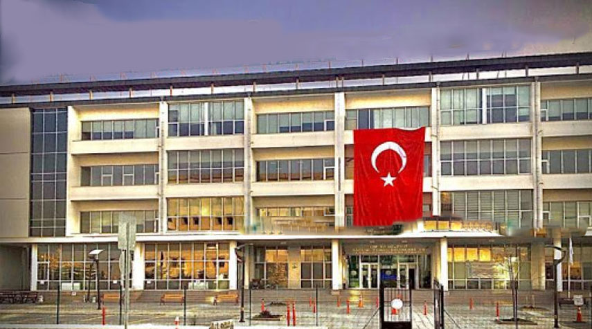تركيا تفتتح مدرستين في ريف الرقة وترفع العلم التركي فوقهما!