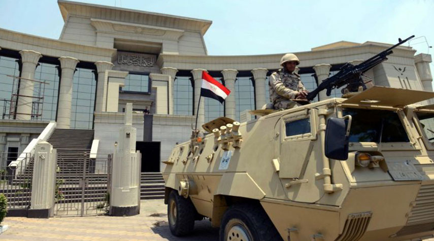 مصر... محكمة عسكرية تصدر أحكاما قاسية بحق 13 طفلا
