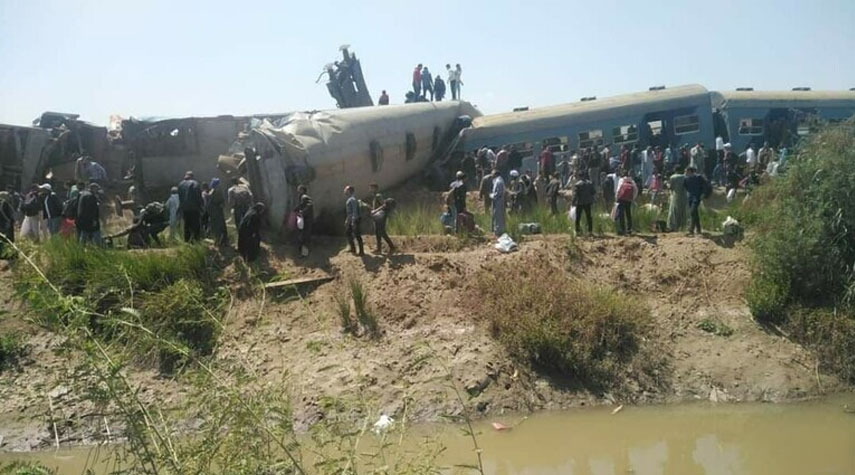 سقوط عشرات المصابين بحادث تصادم قطارين في مصر