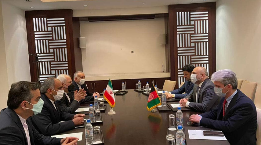 ظريف: بعض الدول مستاءة من العلاقات الوثيقة بين ايران وافغانستان