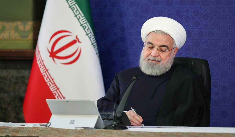 الرئيس الإيراني يدشن 5 مشاريع صناعية ضخمة