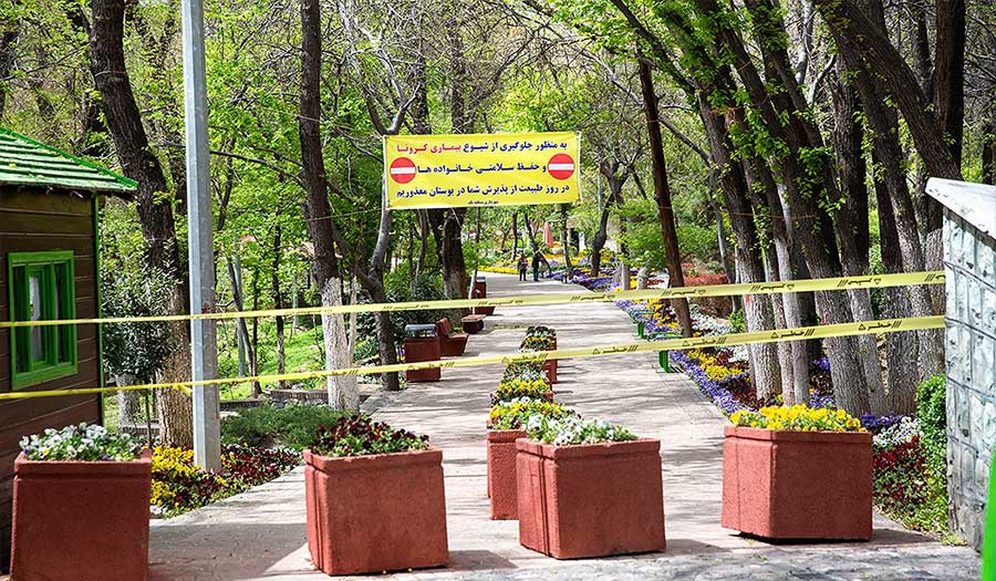 بالصور: يوم الطبيعة في طهران.. فرح بالهدوء والحذر