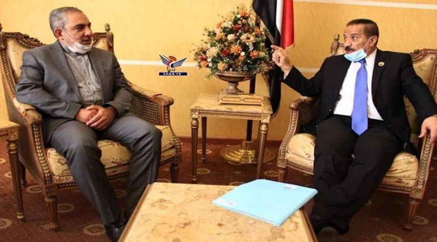 السفير الإيراني في صنعاء يبحث مع وزير خارجية اليمني العلاقات الثنائية