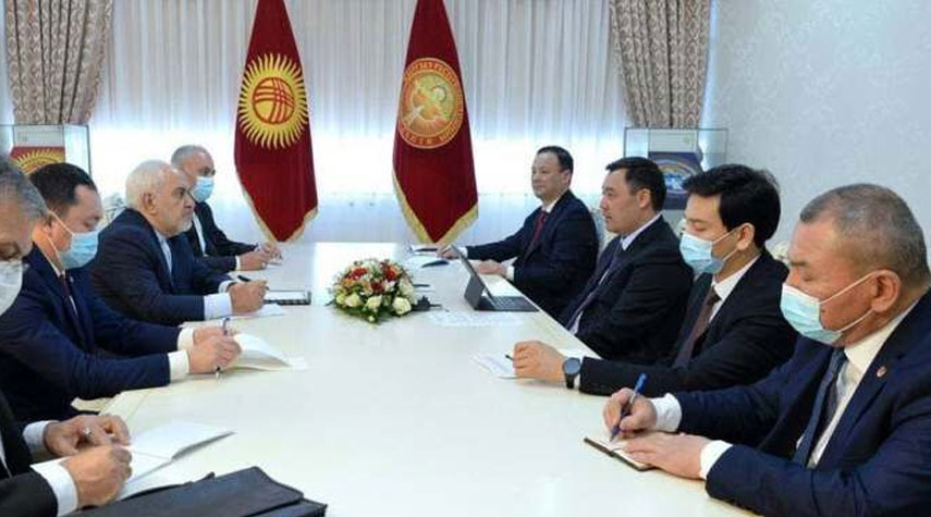 ظريف يبحث مع الرئيس القرغيزي القضايا ذات الاهتمام المشترك