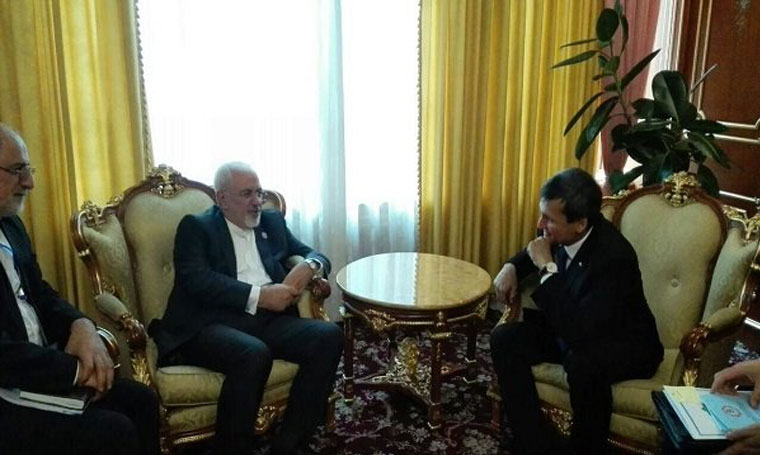 ظريف يبحث مع نظيره التركمنستاني القضايا ذات الاهتمام المشترك