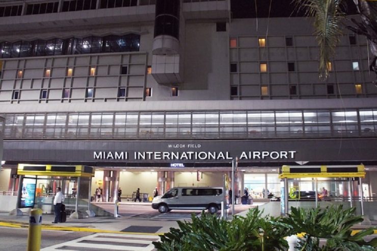 امريكا تلغي اكثر من 100 رحلة جوية في مطار ميامي